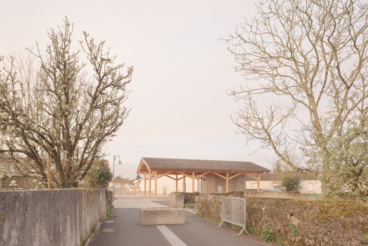 Halle de marché et rénovation d'une grange à La Bernardière
