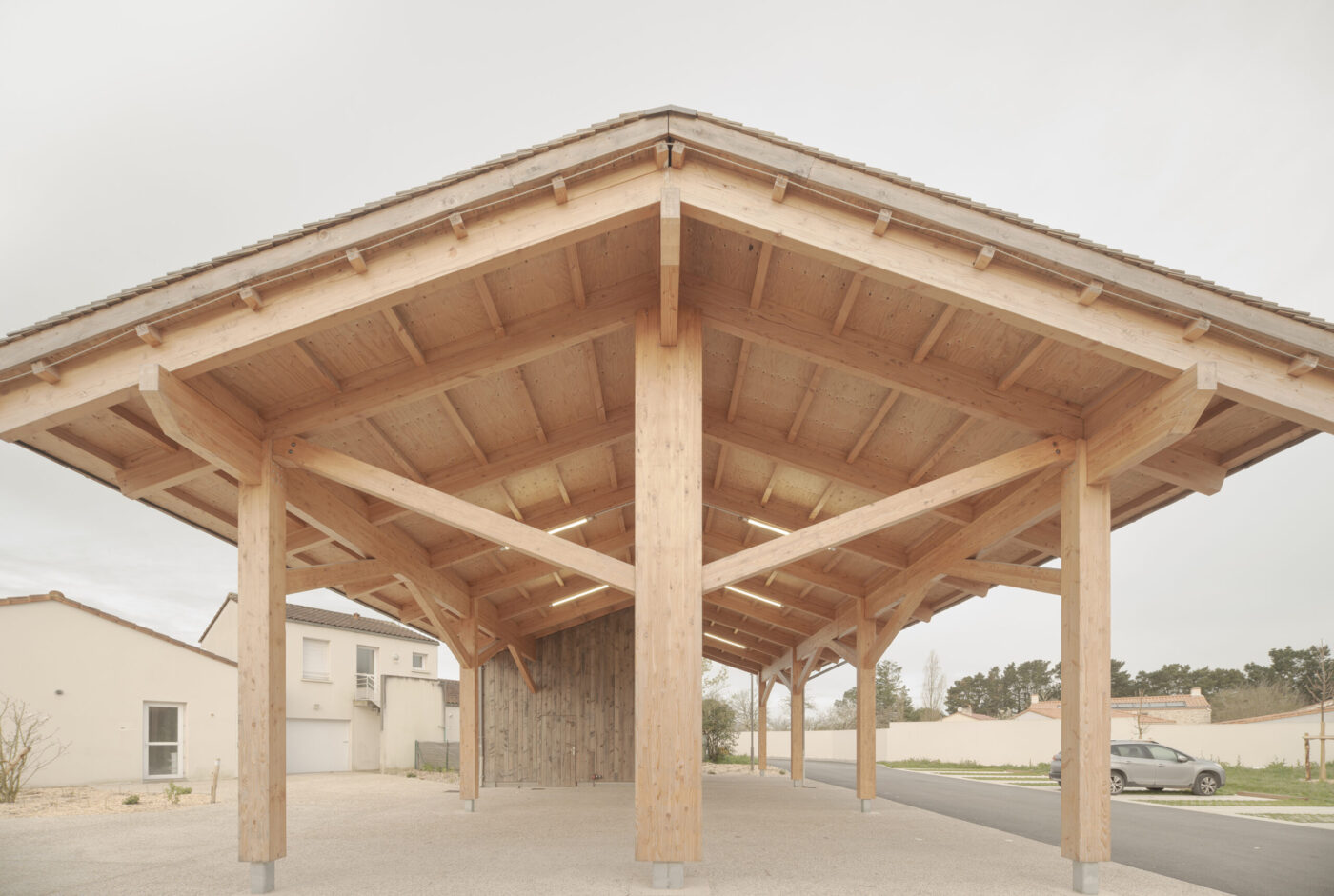 Halle de marché et rénovation d'une grange à La Bernardière