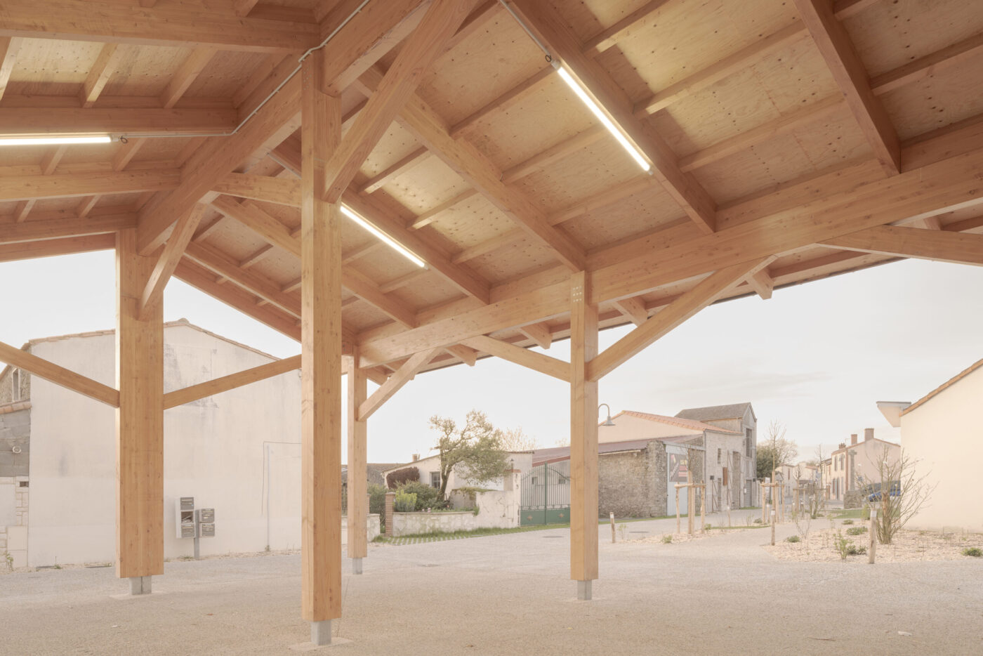 Halle de marché et rénovation d'une grange à La Bernardière