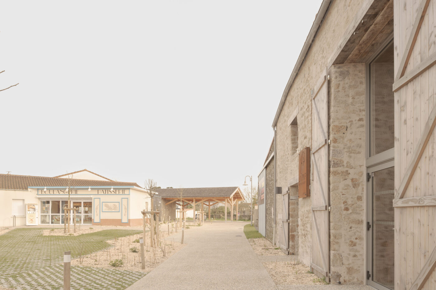 Halle de marché et rénovation d'une grange à La Bernardière