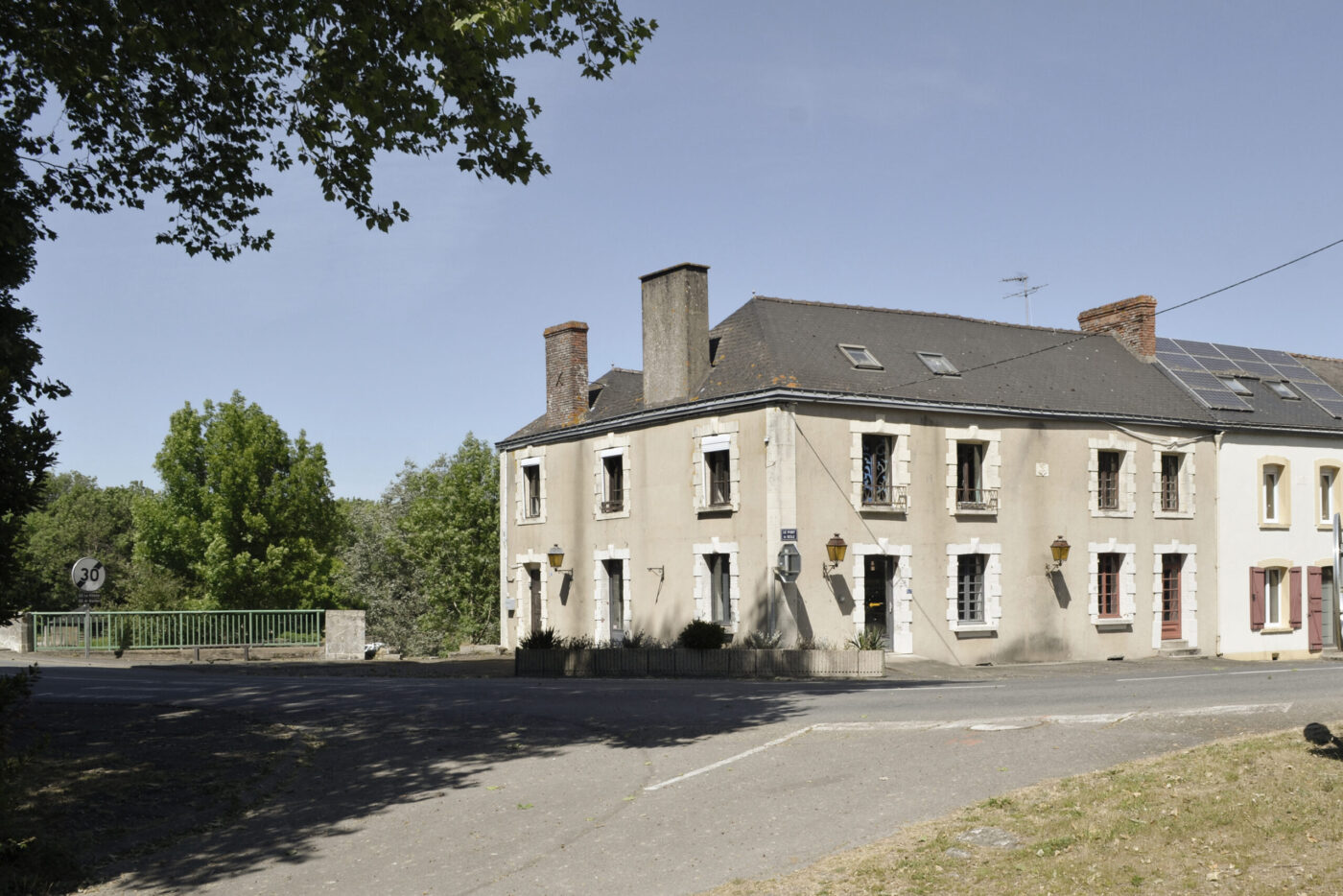 Claas-Le Restaurant du Port-avant parking
